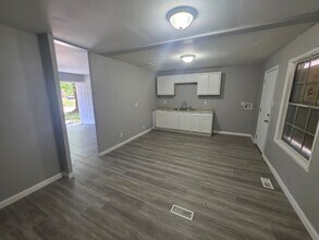 870 St Cletus Dr in Sauget, IL - Building Photo - Building Photo