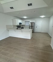 1710 Tampa St, Unit B in Edinburg, TX - Building Photo