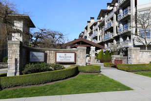 530-580 Raven Woods Dr in North Vancouver, BC - Building Photo - Building Photo