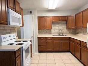 2102 5th Ave N in Texas City, TX - Foto de edificio - Building Photo