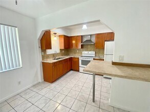 2345 Douglas St in Hollywood, FL - Building Photo - Building Photo