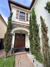 8640 NW 101st Pl in Doral, FL - Building Photo - Building Photo