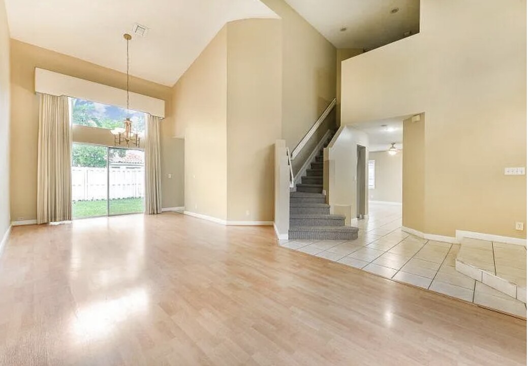 6599 Constance St in Greenacres, FL - Building Photo