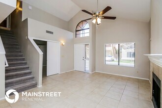 1351 N Dana St in Gilbert, AZ - Foto de edificio - Building Photo