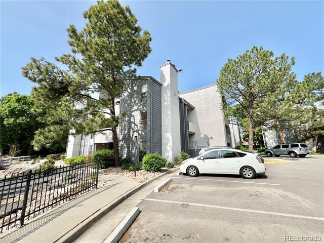 6420 S Dayton St in Englewood, CO - Building Photo