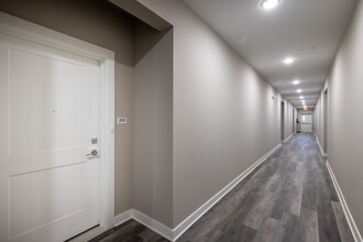 Brentwood Park Apartments in Somerset, NJ - Building Photo - Interior Photo