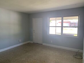 1703 Edgewater Dr in Edgewater, FL - Building Photo - Building Photo