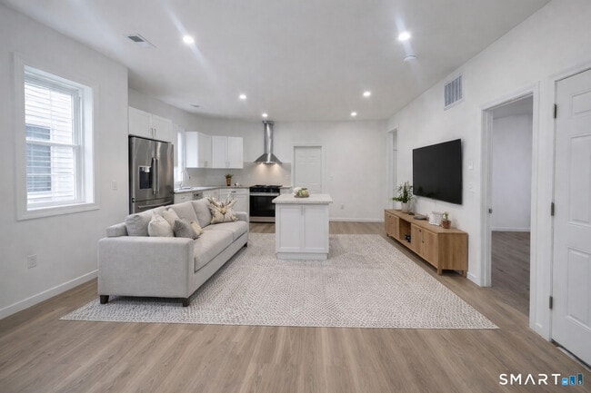 16 Arch St in Waterbury, CT - Building Photo - Building Photo