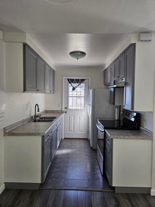 1107 Carlsbad Pl, Unit 1107 Carlsbad Place in Ventura, CA - Building Photo