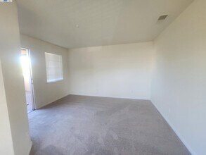 2255 Chestnut St in Livermore, CA - Building Photo - Building Photo
