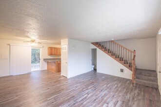 153 E Ash St in Lebanon, OR - Building Photo - Building Photo