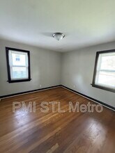 10058 Dorothy Ave in St. Louis, MO - Building Photo - Building Photo