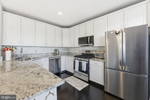 24612 Nettle Mill Square in Stone Ridge, VA - Building Photo