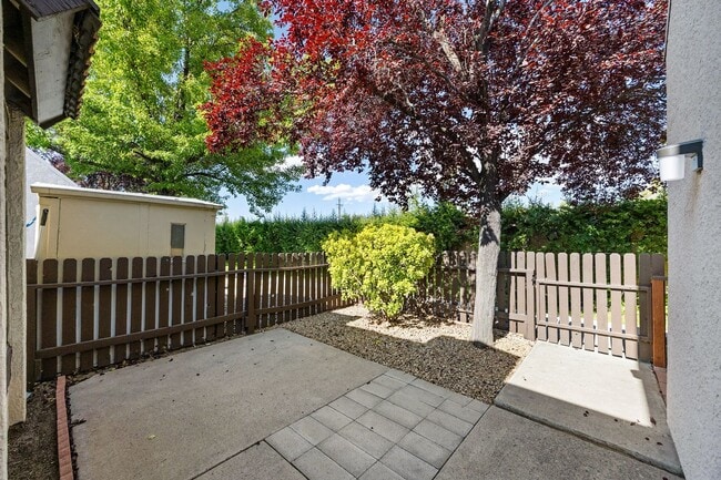 1061 Baywood Dr in Sparks, NV - Building Photo - Building Photo