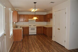 107 Outfitter Dr in Bastrop, TX - Building Photo - Building Photo