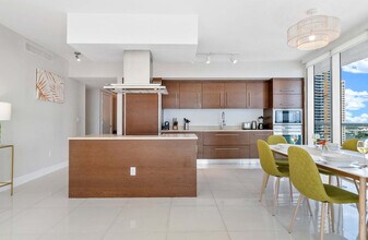 485 Brickell Ave in Miami, FL - Building Photo - Building Photo