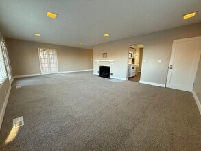 1562 NW 1st St in Bend, OR - Foto de edificio - Building Photo