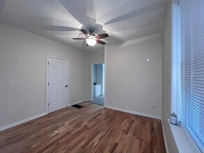 8919 S Muskegon Ave in Chicago, IL - Building Photo - Building Photo