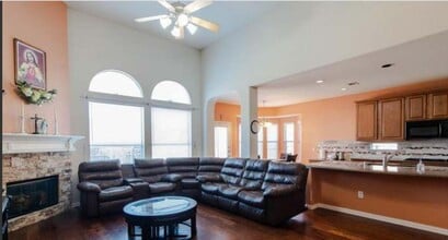 8373 Brightside Ln in Frisco, TX - Foto de edificio - Building Photo