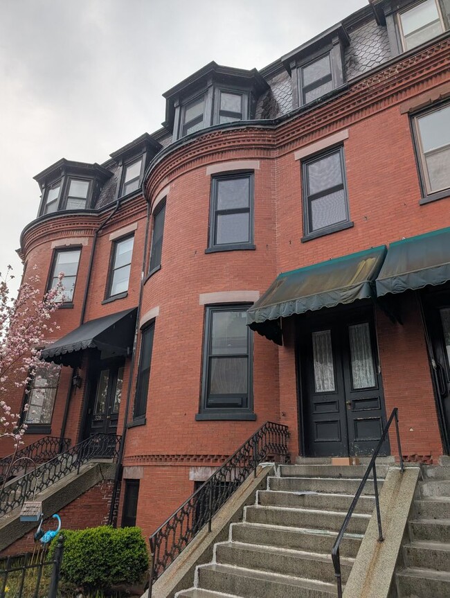 330 Washington St in Brookline, MA - Building Photo - Building Photo