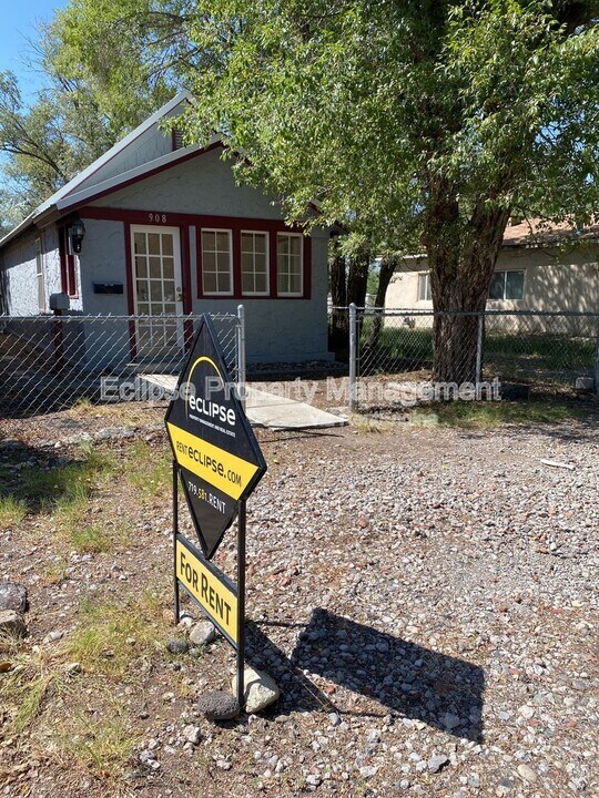 908 9th St in Alamosa, CO - Building Photo