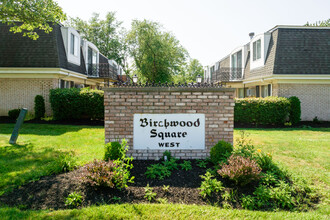 Birchwood Square Apartments in West Seneca, NY - Foto de edificio - Building Photo