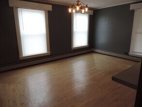246 Main St-Unit -#2 in Newport, VT - Building Photo - Building Photo