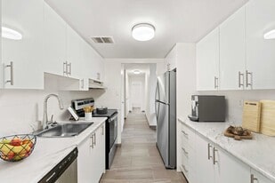 1275 Elgin St in Burlington, ON - Building Photo