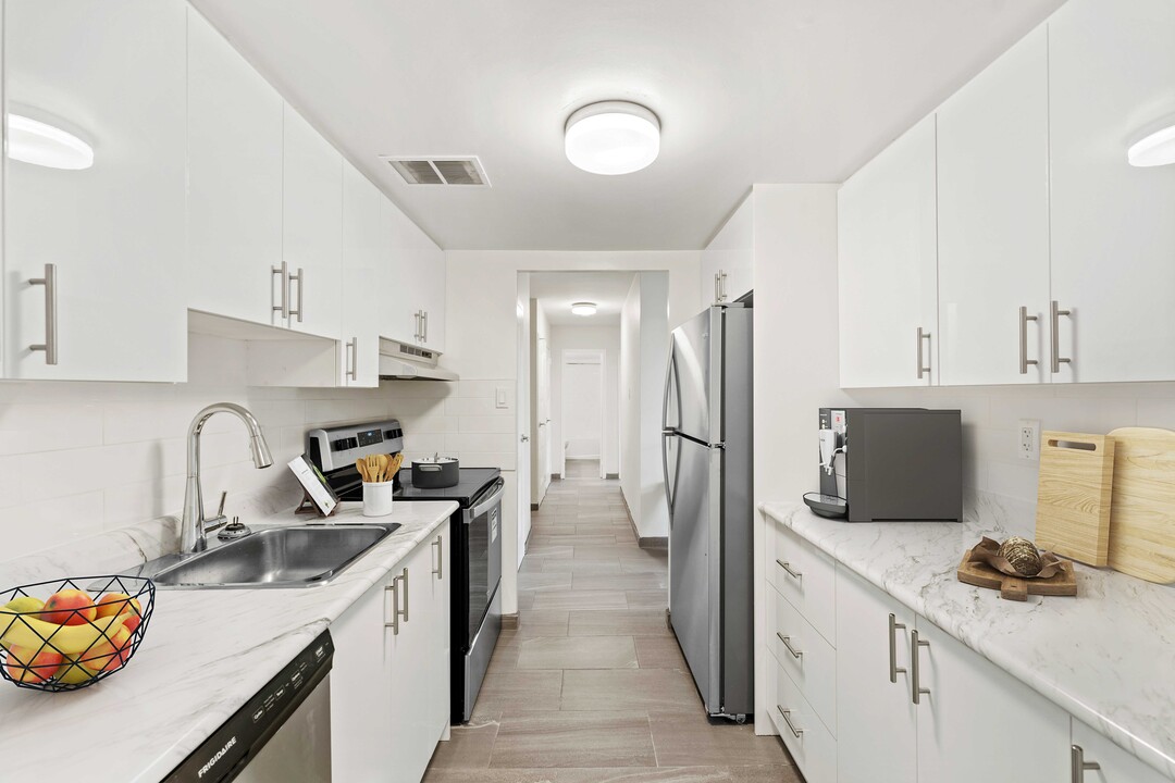 1275 Elgin St in Burlington, ON - Building Photo