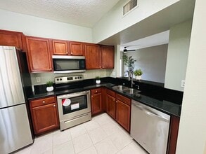 9612 Seadale Ct, Unit 102 in Riverview, FL - Building Photo - Building Photo