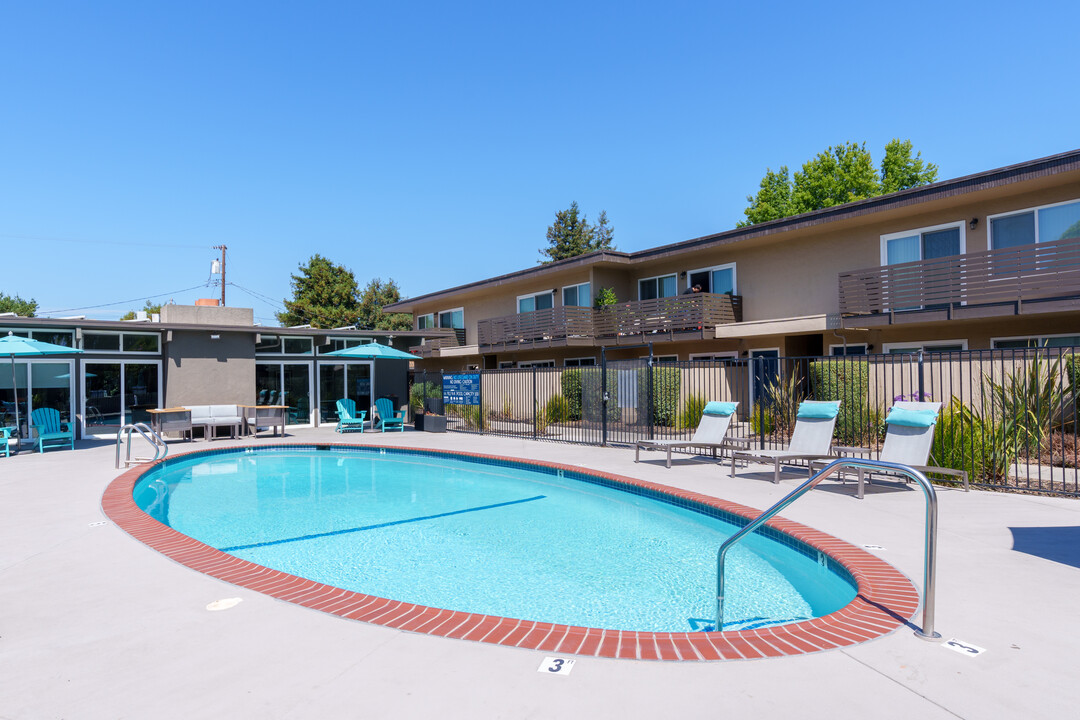 Junction Flats in Hayward, CA - Foto de edificio