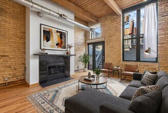 1140 W Cornelia Ave in Chicago, IL - Foto de edificio - Building Photo