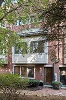 2455 W Ohio St in Chicago, IL - Building Photo