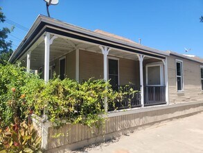 281 N Grand St in Orange, CA - Building Photo - Building Photo