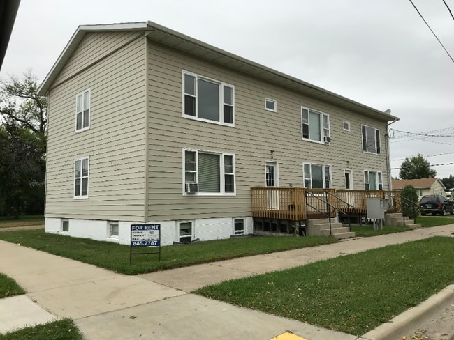 324 6th Ave SW in Valley City, ND - Building Photo - Building Photo