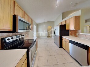 16560 Corner Lake Dr in Orlando, FL - Building Photo - Building Photo