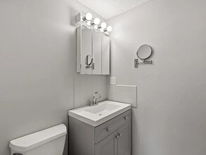 2 New Haven Dr, Unit 303 in Nashua, NH - Foto de edificio - Building Photo