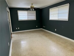 324 Chinchilla Dr, Unit T-610 in Arabi, LA - Building Photo - Building Photo