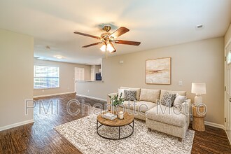 1525 Crandon Dr in Charlotte, NC - Building Photo - Building Photo