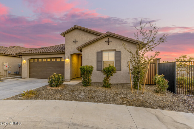 17057 W Echo Ln in Waddell, AZ - Building Photo - Building Photo