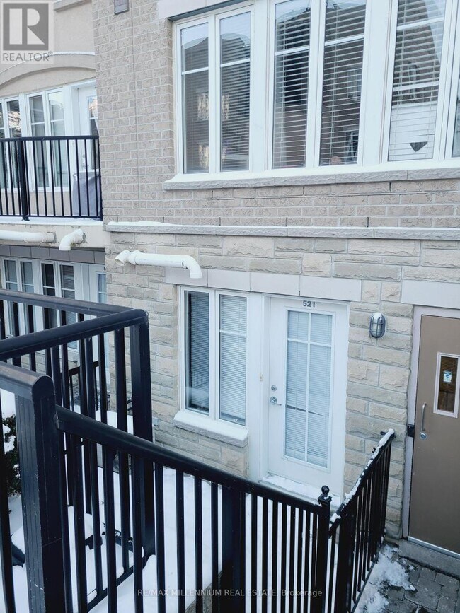 46 Western Battery Rd in Toronto, ON - Building Photo - Building Photo