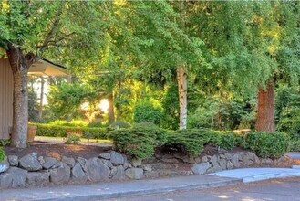 8004 Talbot Rd in Edmonds, WA - Foto de edificio - Building Photo