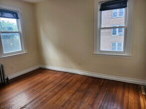 313 Leslie St in Newark, NJ - Building Photo - Building Photo