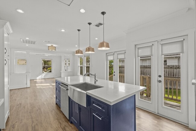 property at 724 E 21st St