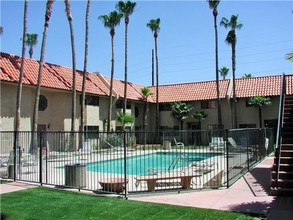 Regal Manor Townhomes in Tucson, AZ - Building Photo - Building Photo