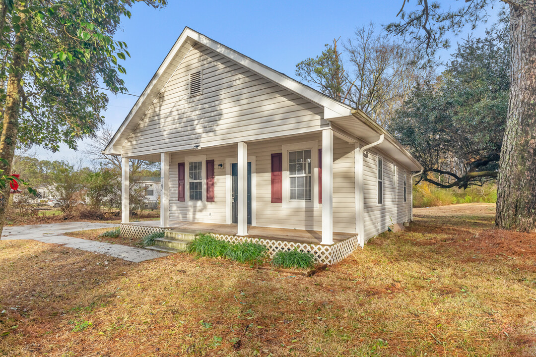 107 Rodeo Ln in Jacksonville, NC - Building Photo