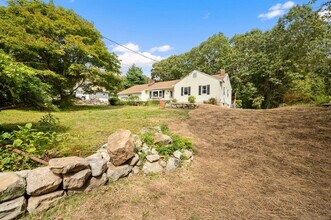 85 Dayton Rd in Waterford, CT - Building Photo - Building Photo