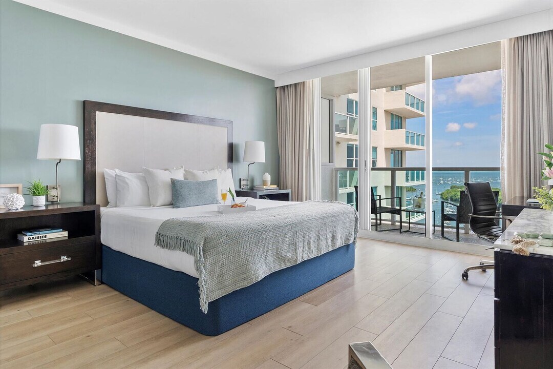 2889 McFarlane Rd in Miami, FL - Building Photo