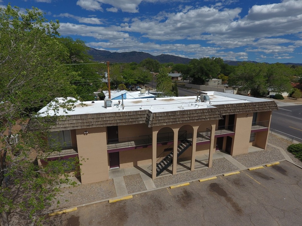 1800 Mary Ellen St NE in Albuquerque, NM - Building Photo