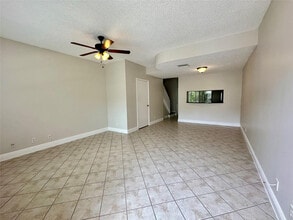 5660 NW 98th Way in Coral Springs, FL - Building Photo - Building Photo